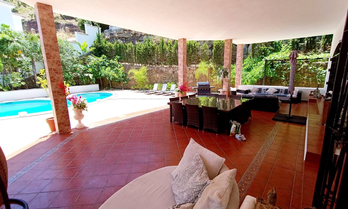 Benahavis Villa | Benahavis Hills - A beautiful spacious villa in Benahavis for 14 guests