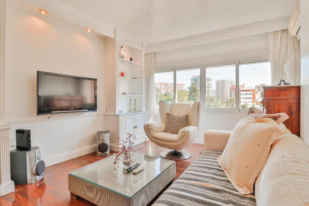 Los Tilos Apartment | Big apartment, close to train station