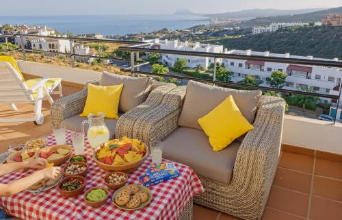Manilva Villa | Blue Ark, villa vue mer avec piscine, idéale en famille face à Gibraltar