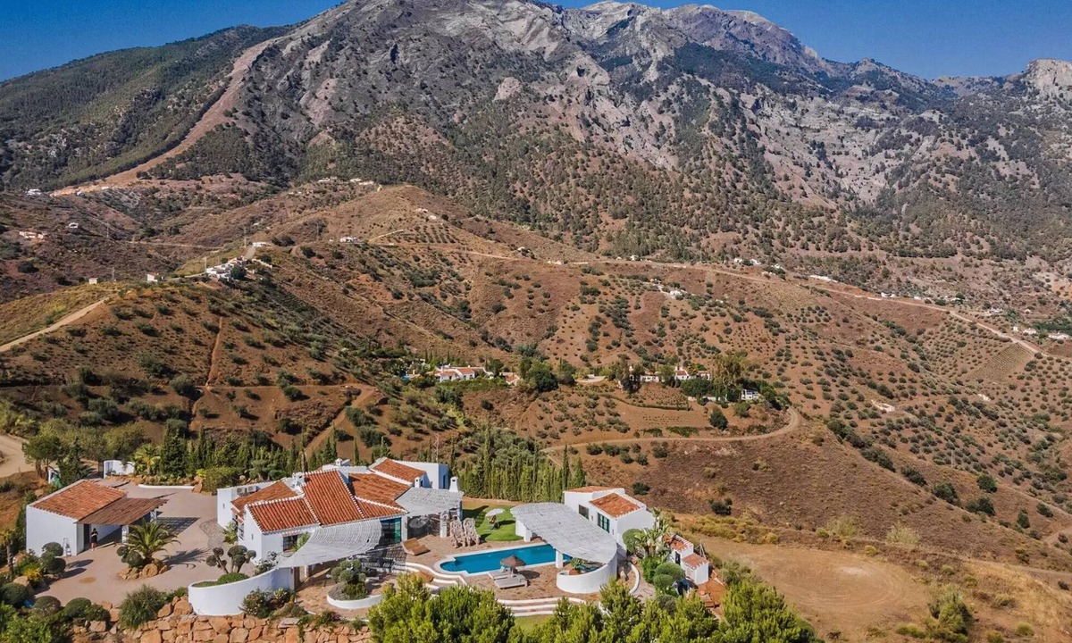 Canillas de Aceituno House | Bohemian villa with pool near Canillas