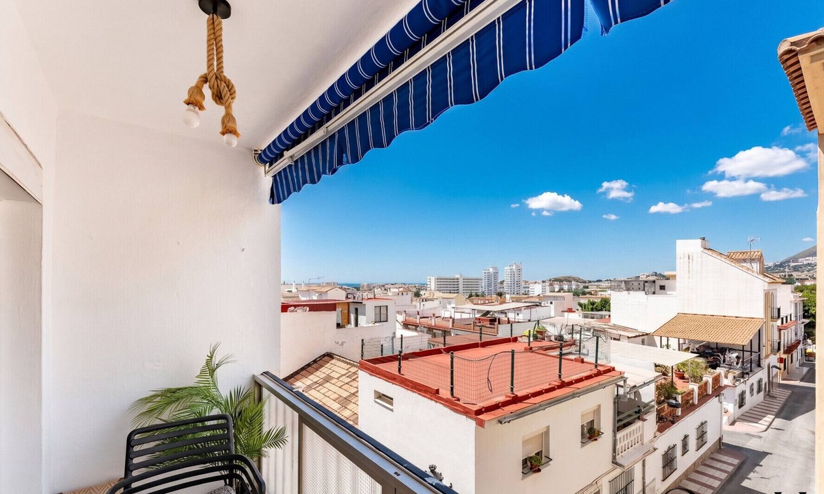 Arroyo de la Miel Apartment | Bright central 2BR Stay Balcony & Sea View