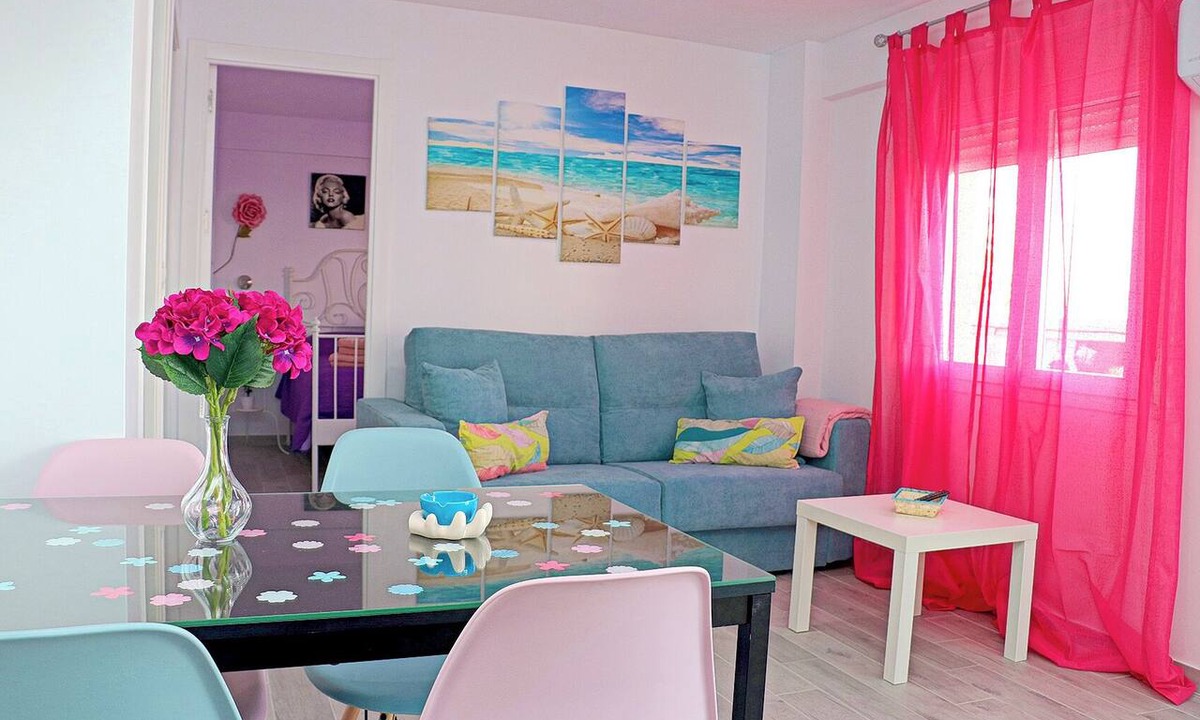 Cadiz Apartment | Bright city apartment by the beach