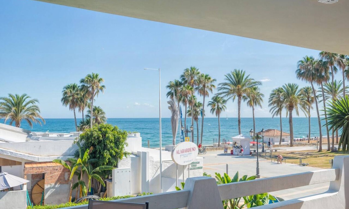 San Pedro de Alcantara Apartment | Bright seaside apartment with terrace in San Pedro de Alcántara