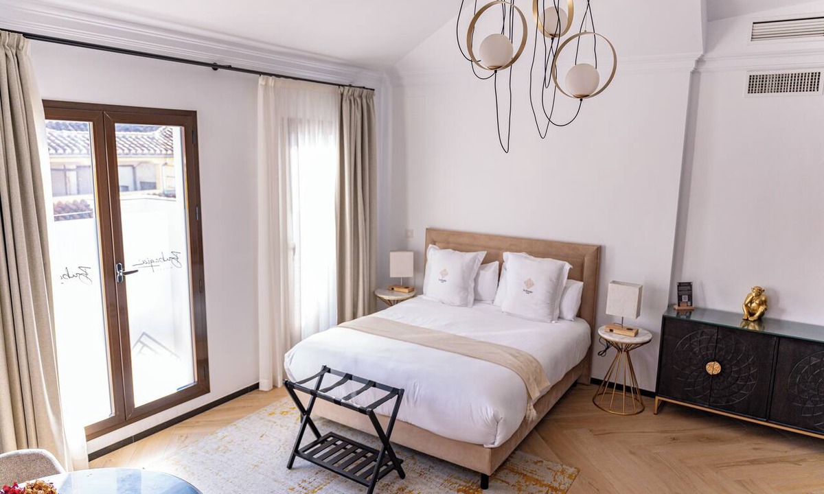 Central District Hotel | Bubaqia House