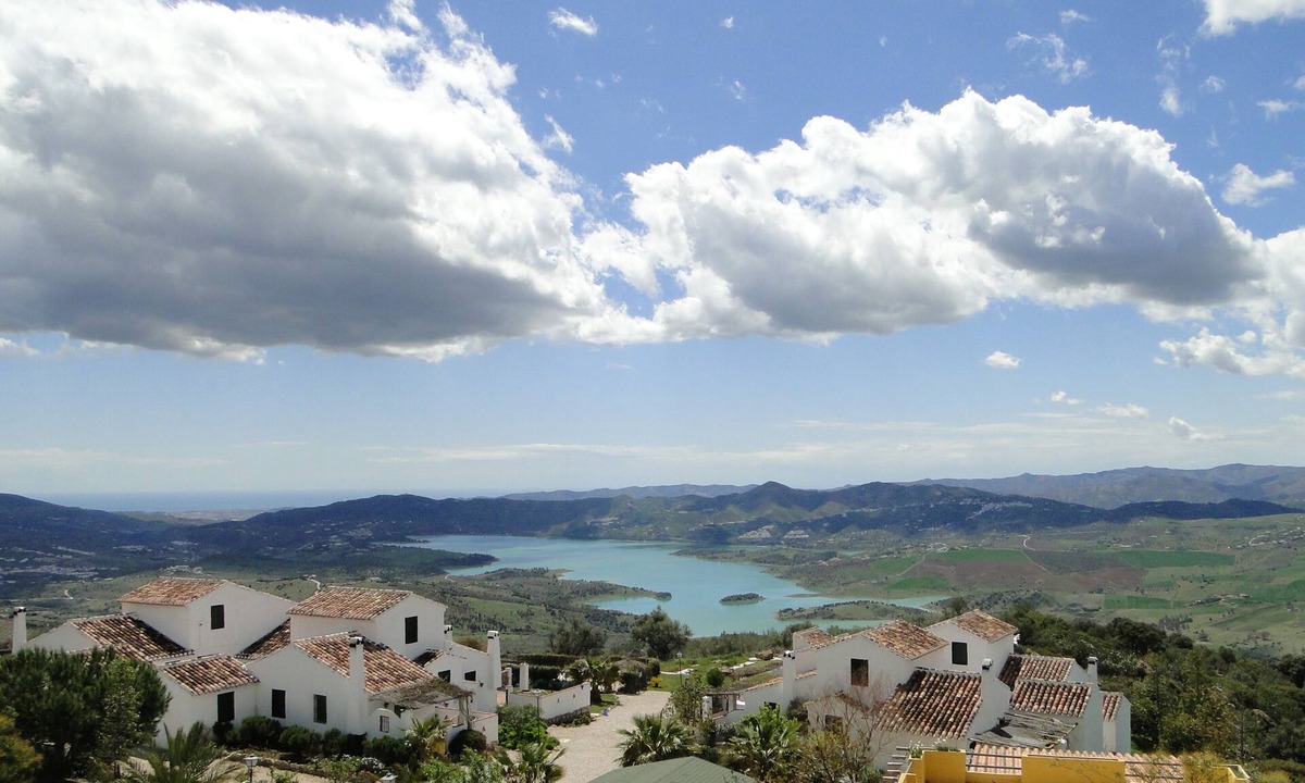 Periana Cottage | Cantueso Rural Cottages with Mountain and Lake Views