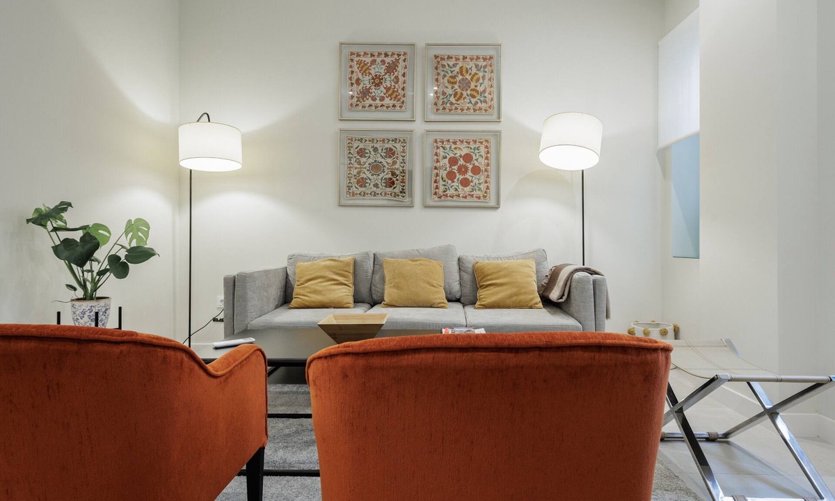 Los Remedios House | Casa Almoguera. Modern apartment in a prime location near Seville city center