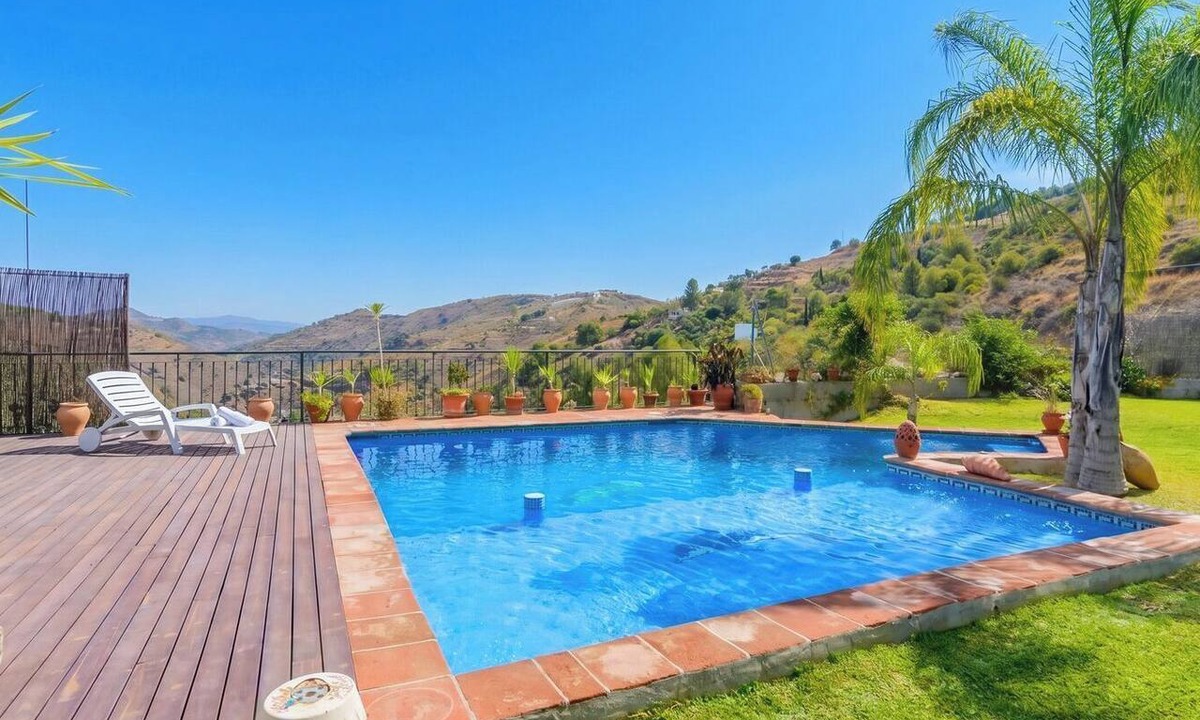 Guaro Villa | Casa Ana de Guaro by Ruralidays