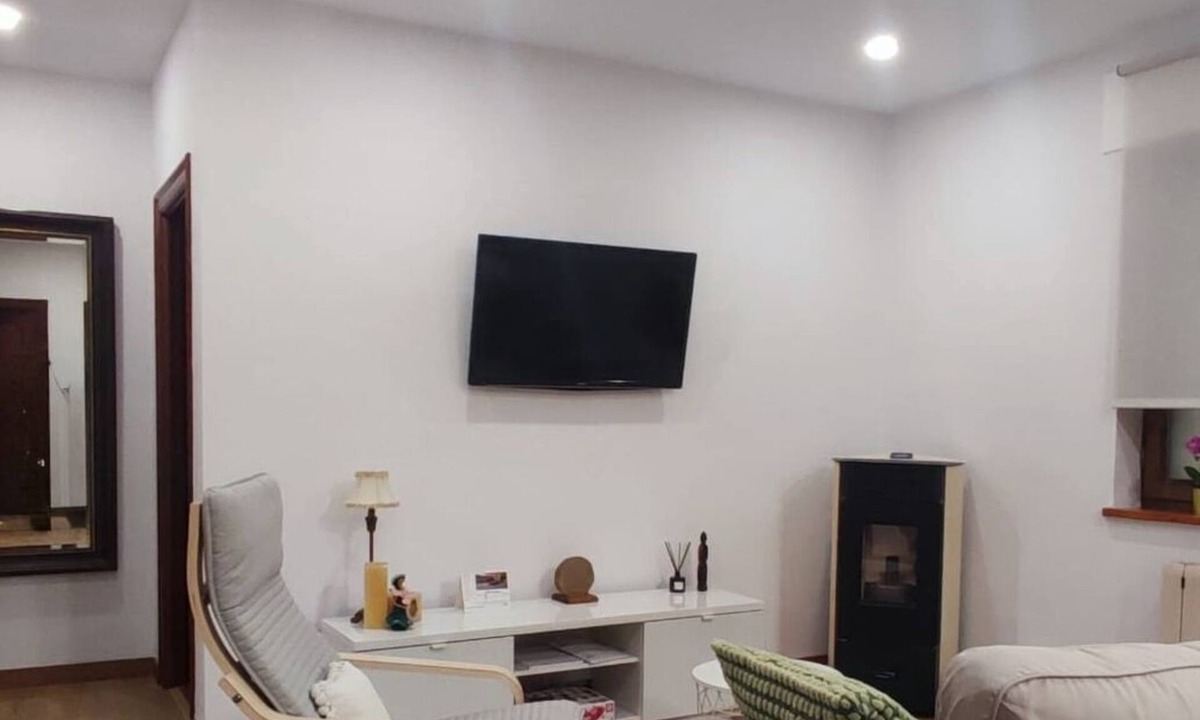 Las Fraguas House | Casa Angela Recién Reformada con Jardín Privado