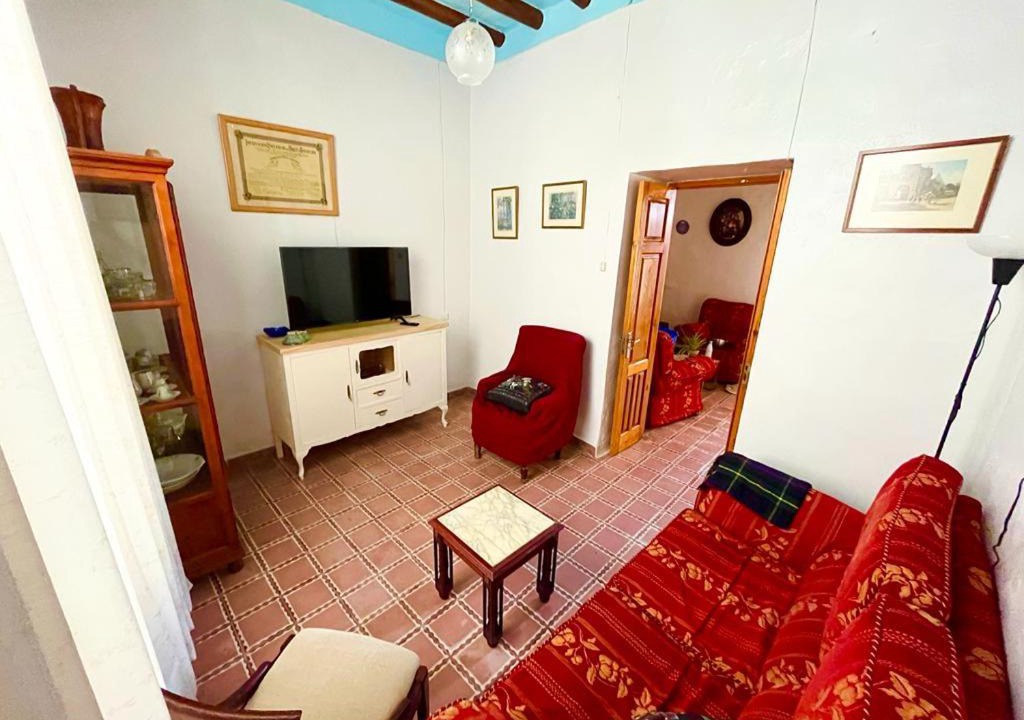 Canete la Real House | Casa Béjar, Tranquila casa con chimenea, patios, junto a la piscina