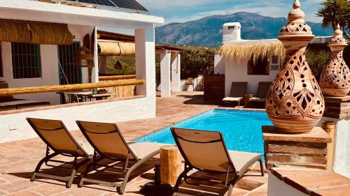 Benamocarra House | Casa Bambú Boutique Studios Andalusië with pool and Mountain Views