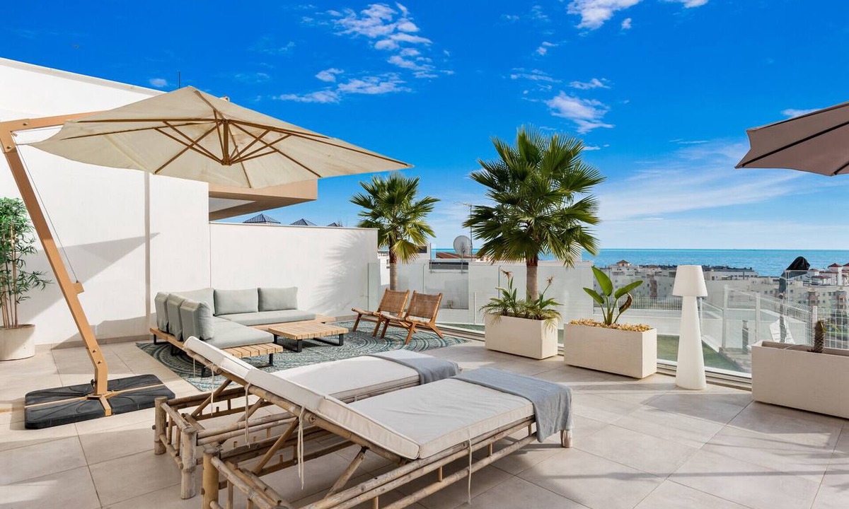 Estepona Apartment | Casa Checa - 3bd apt in Estepona with sweet views!