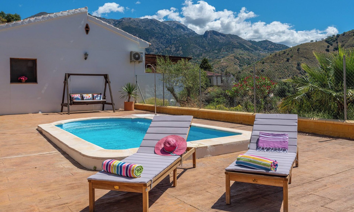 Canillas de Aceituno House | Casa Clara. Lovely and quiet rural estancia with private swimming pool.