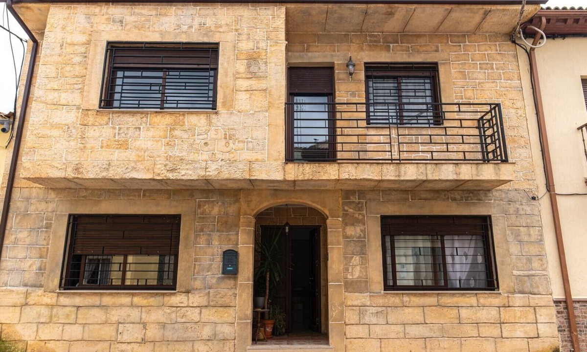 Torreblascopedro House | Casa Cuento de Domingo: Private Terrace, Wi-Fi & Air Conditioning in Torreblascopedro