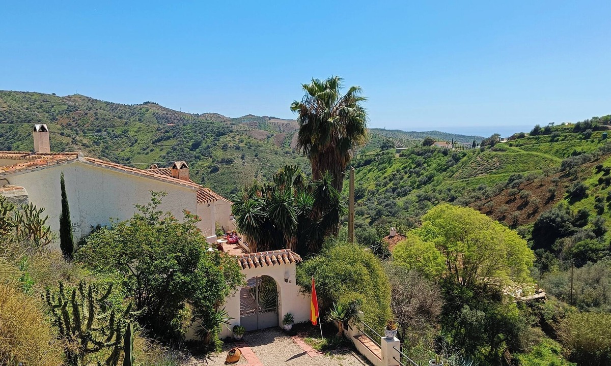 Moclinejo Cottage | Casa del Palmas - Charming Private Villa with 2 Bedrooms. 25 minutes from Malaga