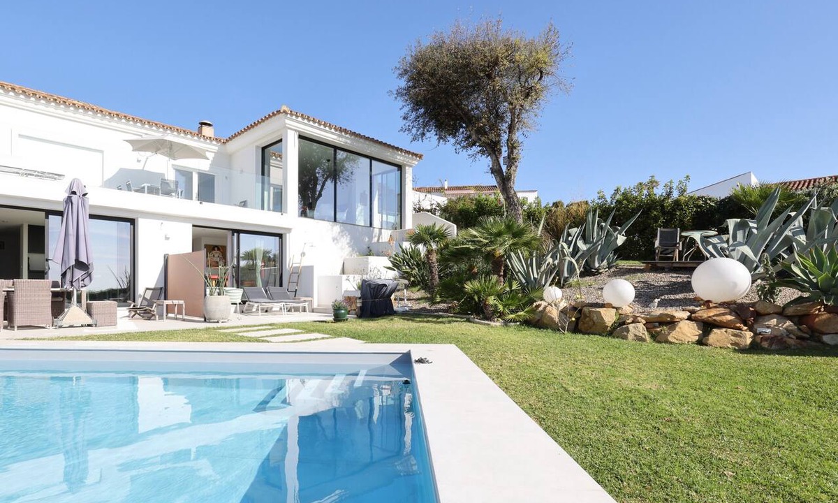San Roque Apartment | Casa Domino 1 Apartment with Large Terrace, Shared Pool and Free Wi-Fi