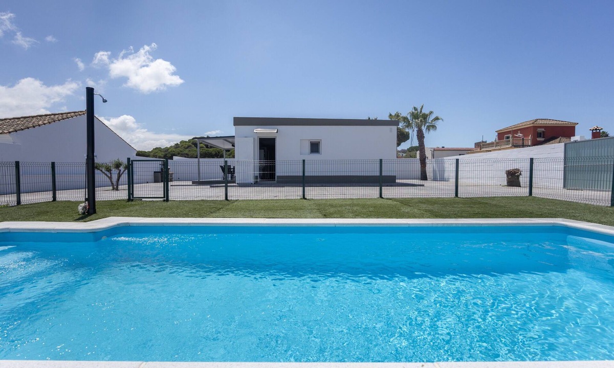 Chiclana de la Frontera House | Casa El Marques: Private Pool, Terrace & Wi-Fi in Chiclana de la Frontera