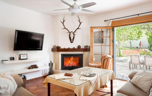 Huetor Santillan House | Casa El Pilar con chimenea, jardín y parking privado