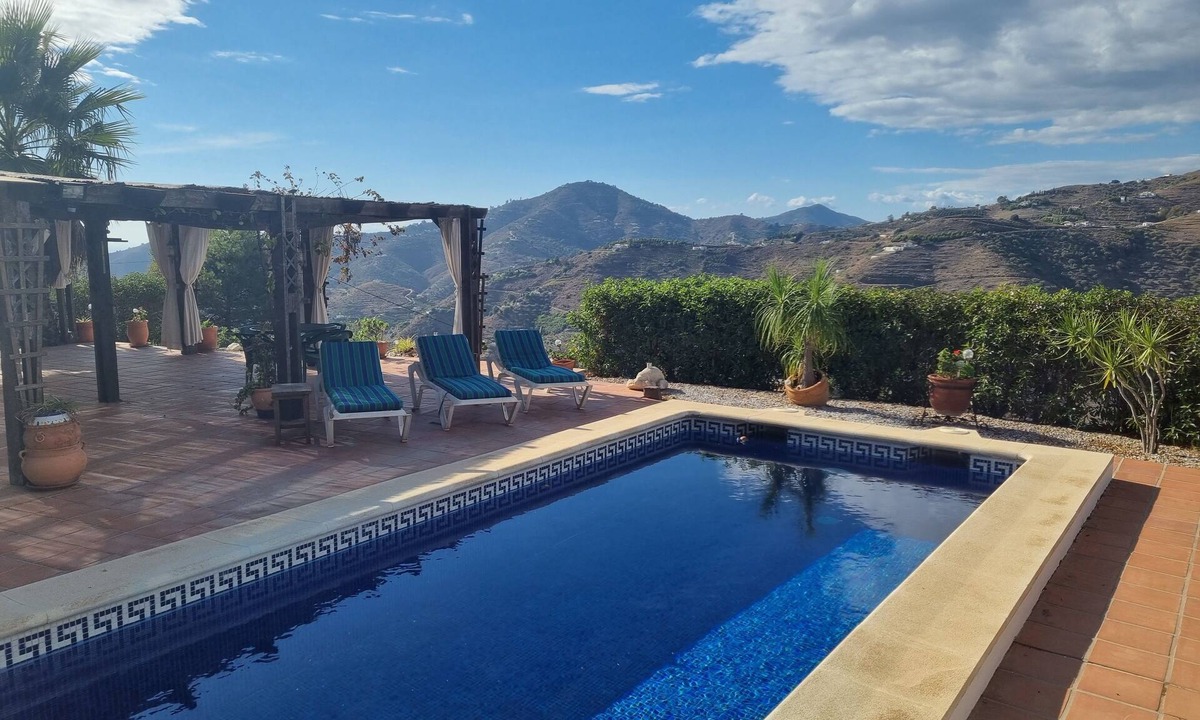 Competa Villa | Casa Havana Beautiful Villa 4 bedroom 2 bathroom, Private Pool & BBQ
