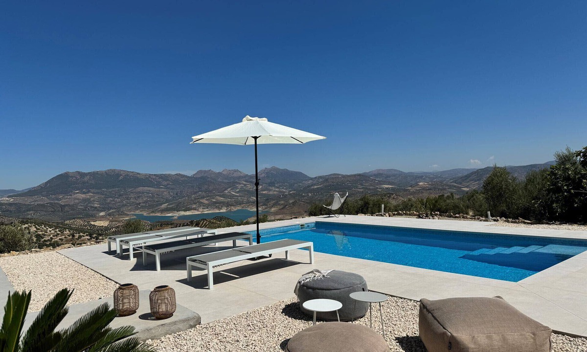 Iznajar Villa | Casa Horizonte, Stylish holiday home with panoramic views in Andalusia