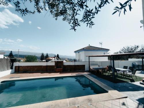 Huetor Santillan Ski Chalet | Casa las Mariposas, Tranquilidad junto a la piscina