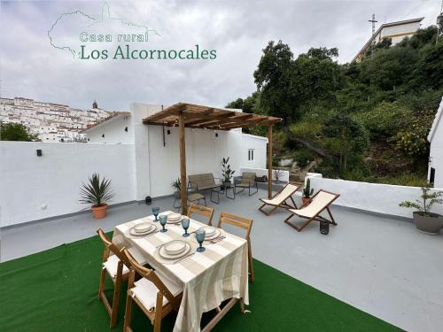 Alcala de los Gazules Apartment | Casa Los Alcornocales - Terraza Privada con Chillout y Comedor al Aire Libre