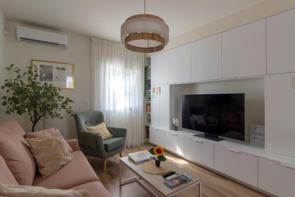 Pio XII Apartment | Casa Macarena Sunflower