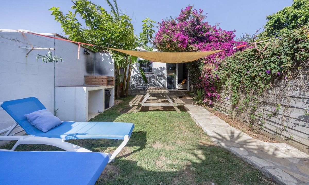 El Palmar Apartment | Casa Oasis with Private Garden in El Palmar, 5 Minutes from the Beach