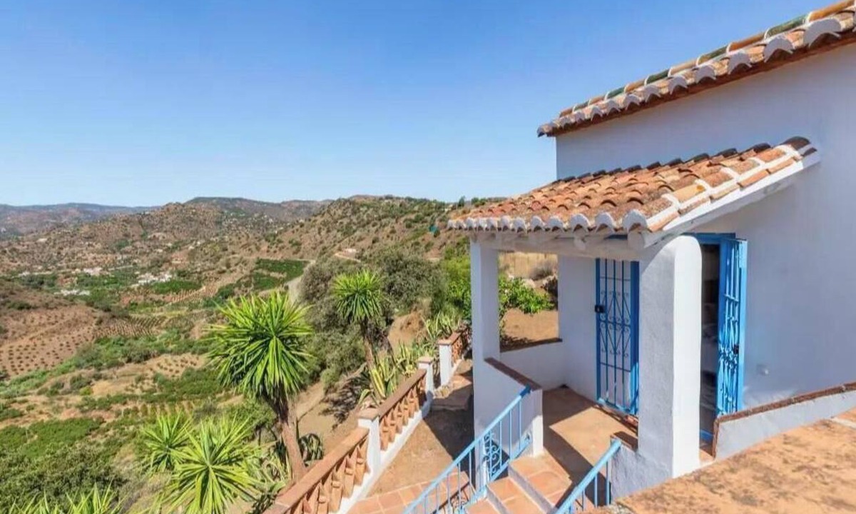 Comares House | Casa Pájaros Del Este: Vacation Home in Spain with a Private Pool