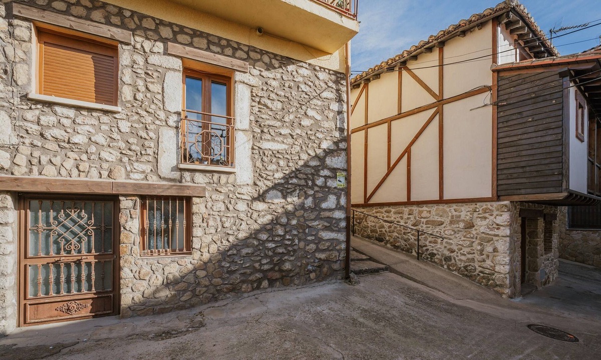 Poyales del Hoyo House | Casa Rivendel: Fantasy-Themed Holiday Home in Sierra de Gredos