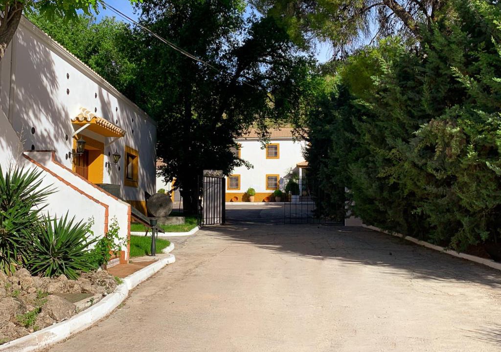 Huelma House | CASA RURAL CORTIJO LAS HUERTAS