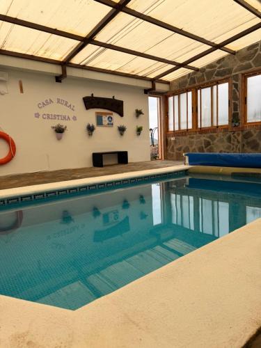 Sayalonga Ski Chalet | Casa rural Cristina- Piscina climatizada