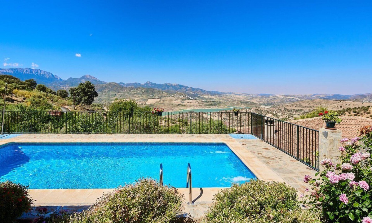 El Gastor Villa | Casa Rural El Tajo El Gastor by Ruralidays