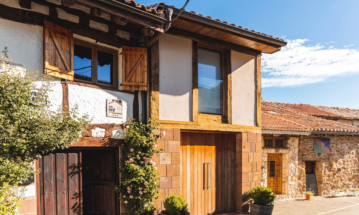 Villasur de Herreros House | Casa Rural Villapajar: Sleeps 12, Fireplace, River & Mountain Views in Burgos