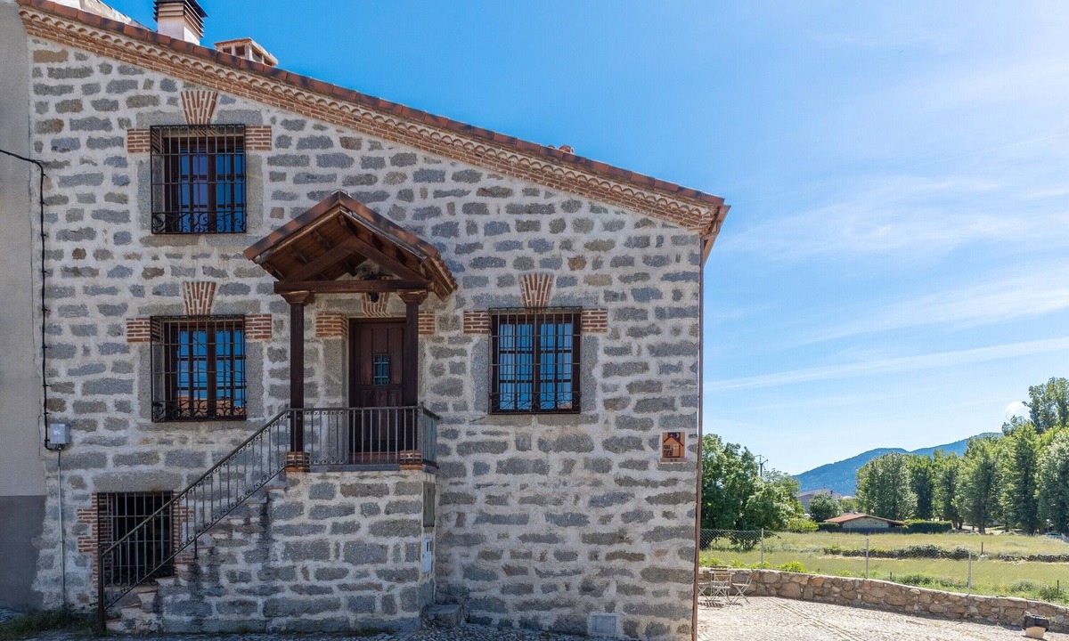 Navaluenga House | Casa Rural La Bodega de Gredos – Mountain Views in Navaluenga