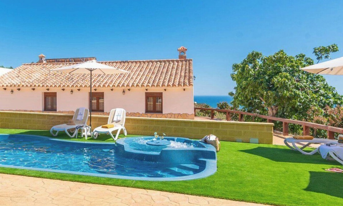 Velez-Malaga Villa | Casa Rural Los Aleses Vélez-Málaga by Ruralidays
