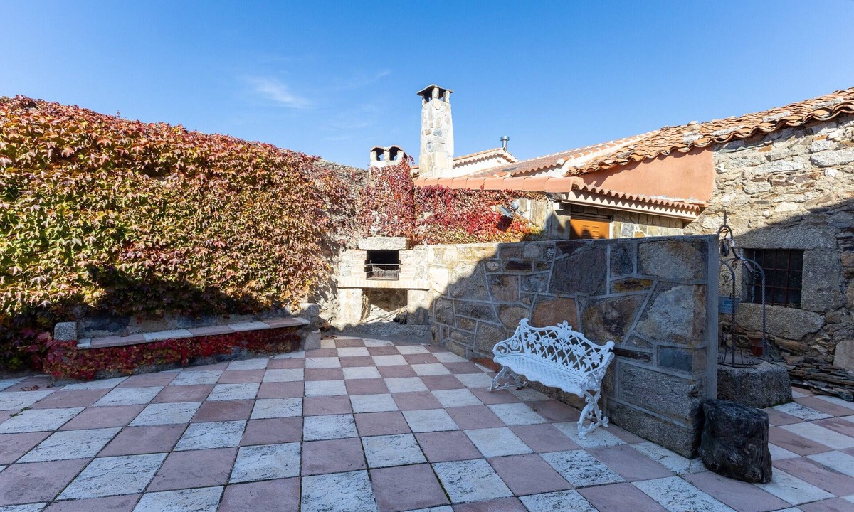 Manjabalago House | Casa Siesta y Brisca in Ávila: Mountain Views & Private Terrace