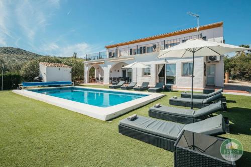 Vinuela Villa | Casa Wood | 4BR Family Villa, Pool & Views