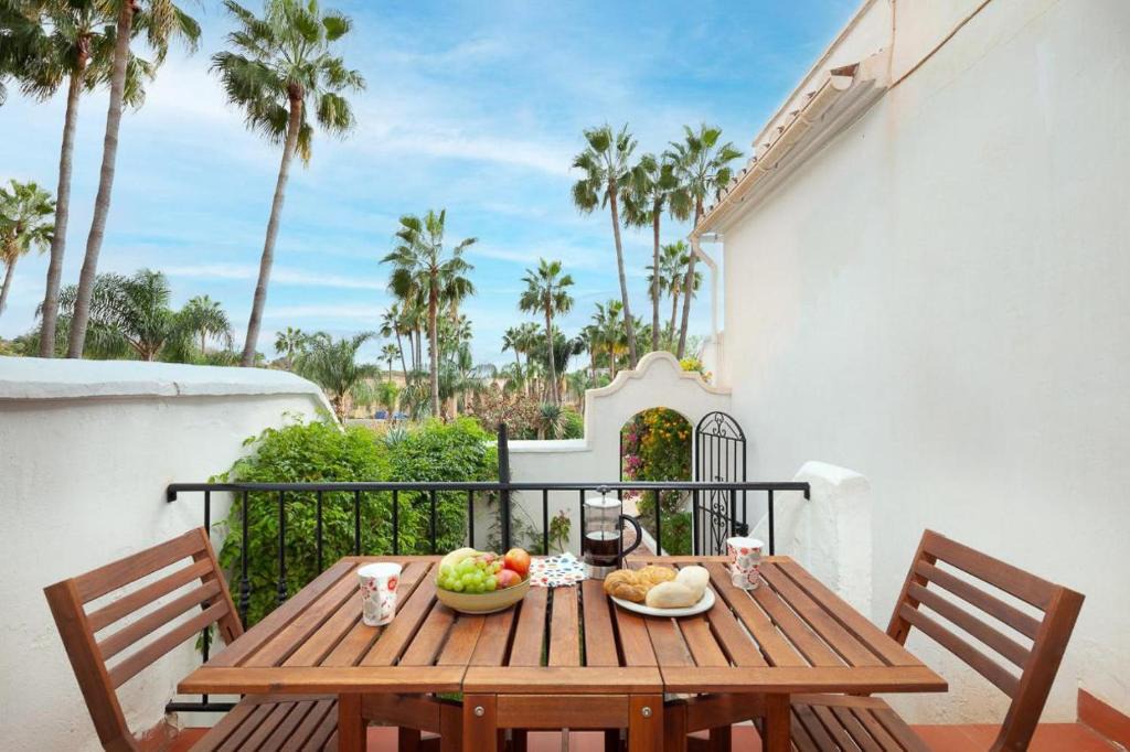 Oasis del Capistrano Apartment | Casablanca 46 Oasis Properties