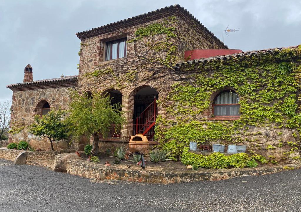 Almendral House | Casas Rurales Monasterio de Rocamador