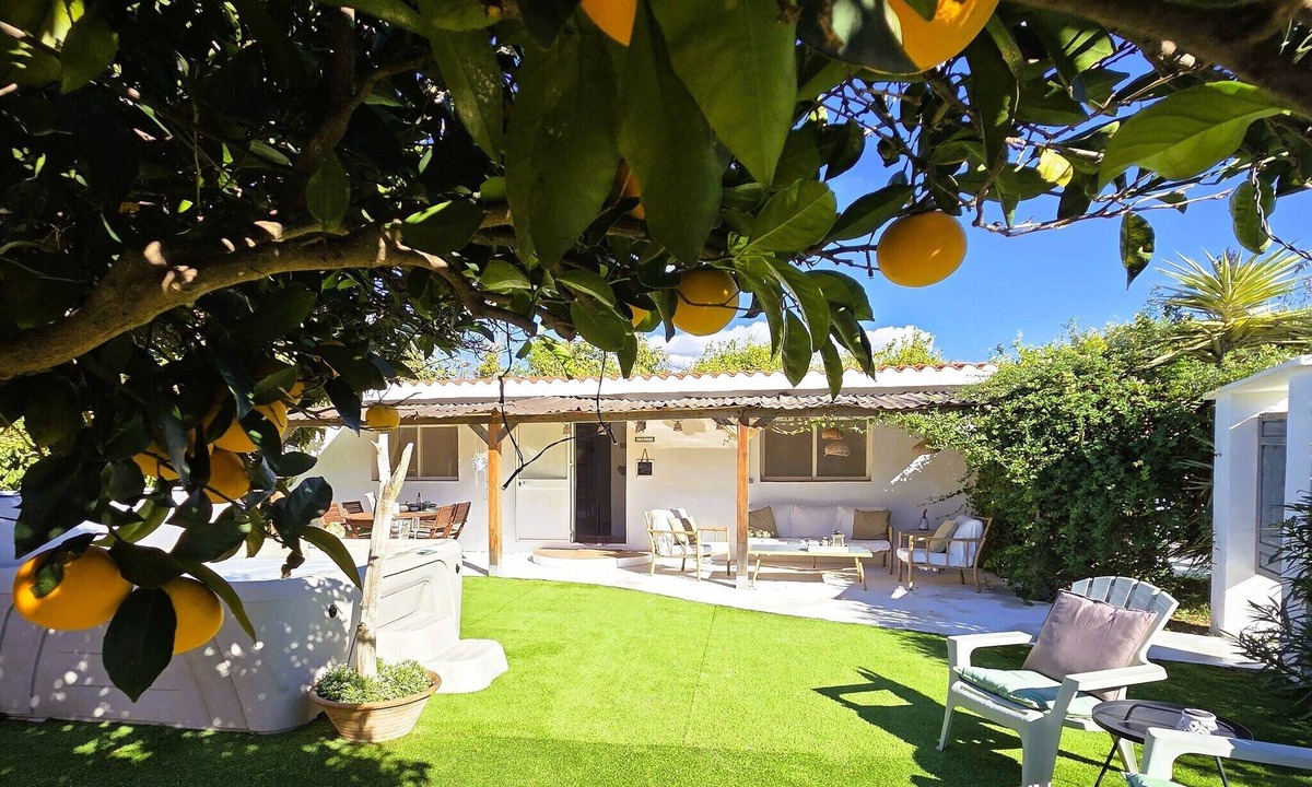 Cartama House | Casita with spacious private garden and jacuzzi