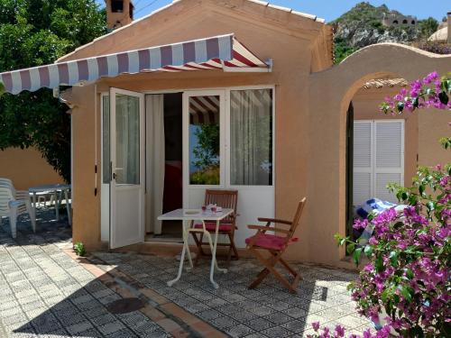 Turre House | Cedra 5, Holiday home, cosy apartment