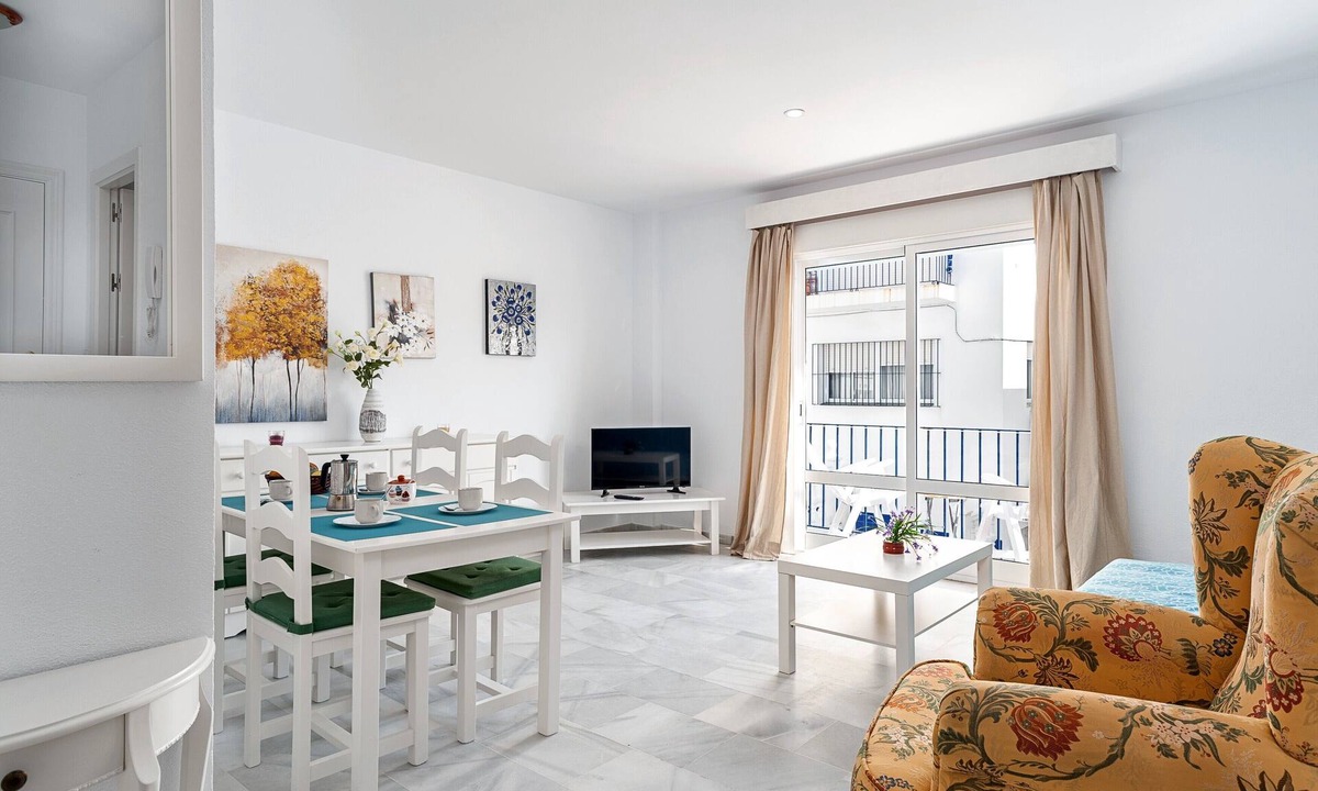 Conil de la Frontera City Center Apartment | Central Apartment "Antonia" Close to the Beach with Wi-Fi and Parking