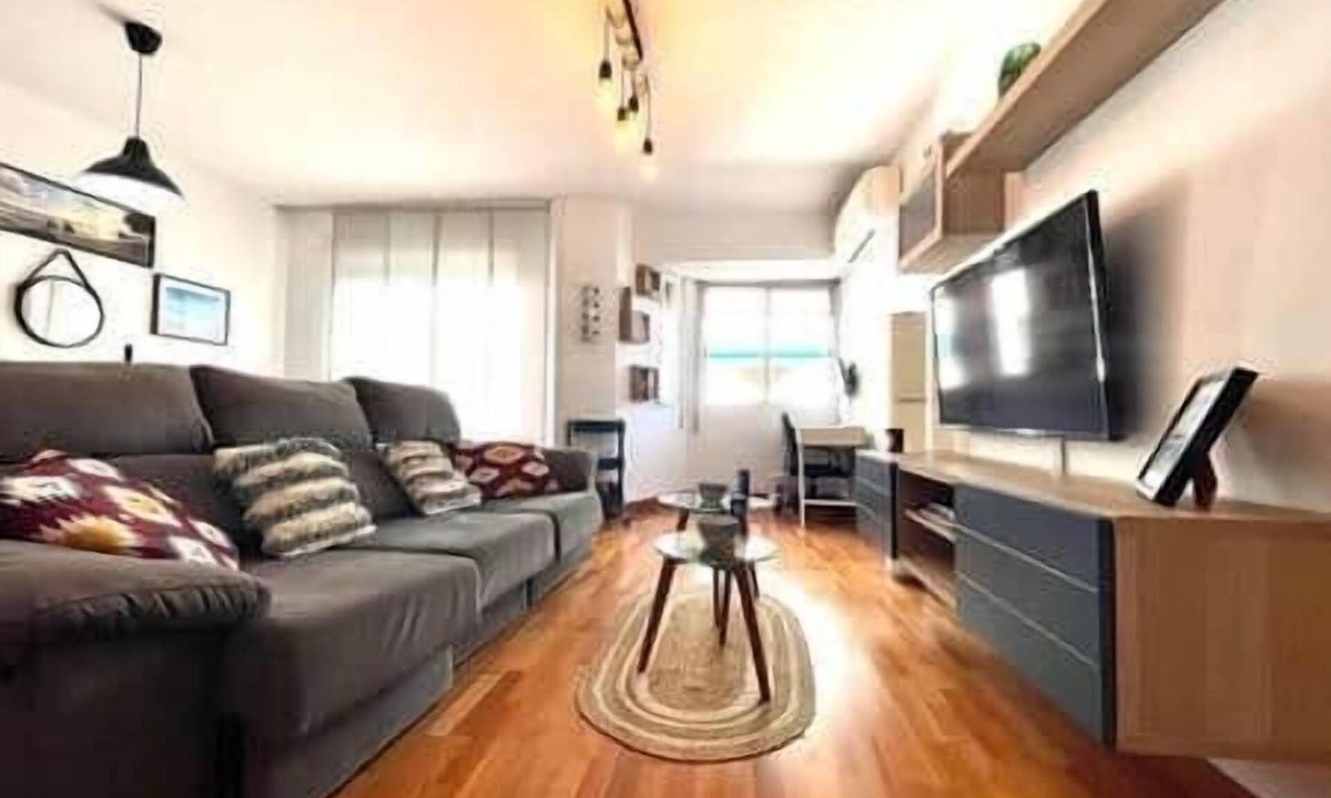 Ciudad Jardin Apartment | Centrally located urban apartment with terrace