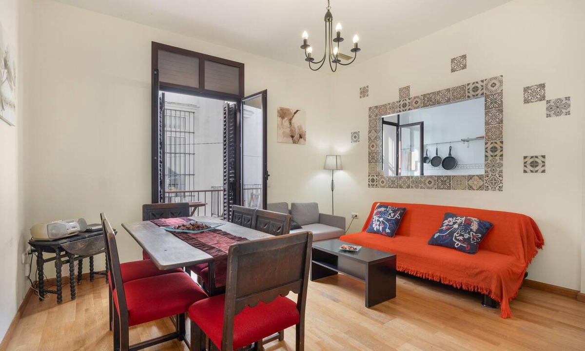 Jerez de la Frontera Old Town Apartment | Centrica Jerez Apartment with Shared Terrace, Wi-Fi, and Air Conditioning