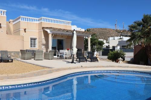 Pulpi Apartment | Chalet Athos, Ferienwohnung mit Pool,Dachterasse, Meer und Bergblick in San Juan de los Terreros
