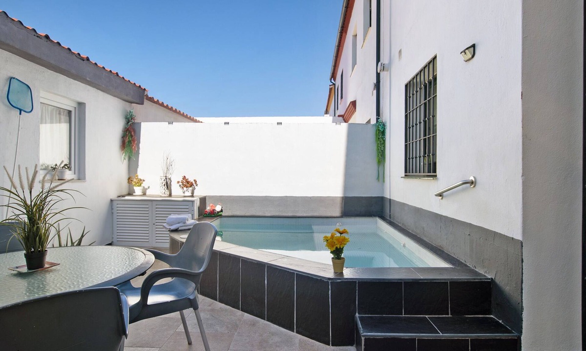 Ronda House | Chalet 'Casa Mia' Outdoor Jacuzzi, Private Terrace, Garden & Wi-Fi