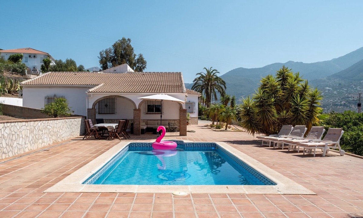 Alcaucin Ski Chalet | Chalet 'Casa Mirador De Salia' with Mountain View, Pool, Terrace & Wi-Fi