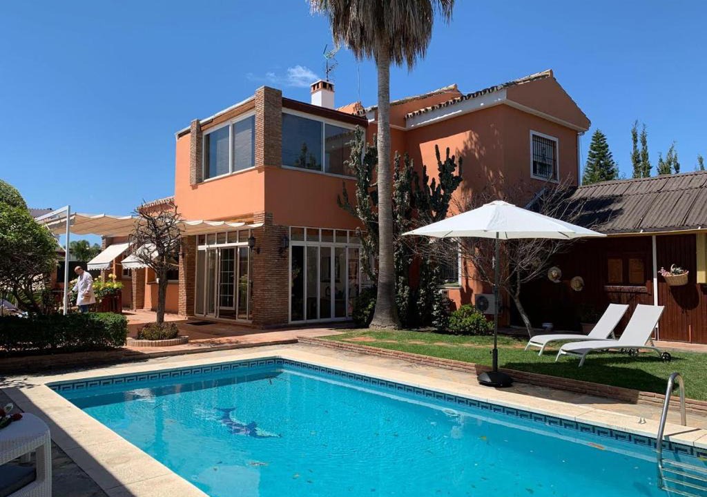 San Pedro de Alcantara House | Chalet con piscina a 50 m de la playa .