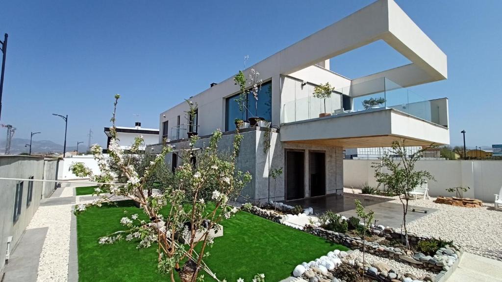 Cullar Vega Villa | Chalet con piscina y jardín, no fumadores ni fiestas