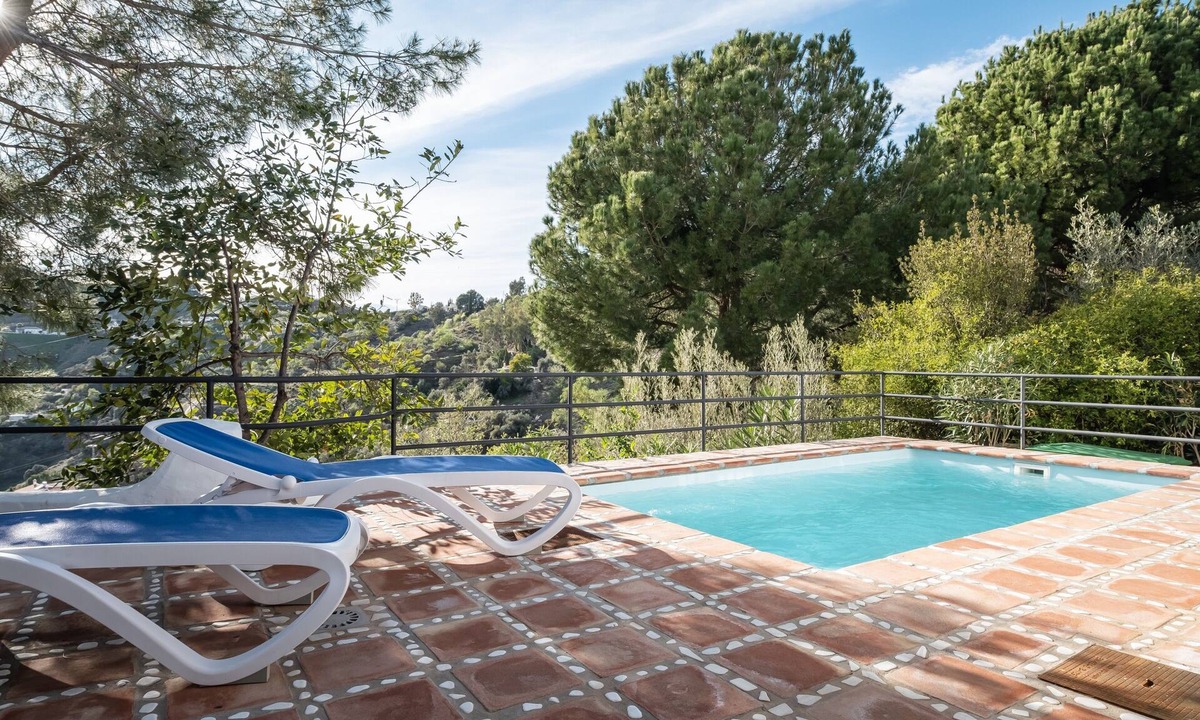 Competa House | Chalet 'Finca Aguaillo' with Mountain View, Wi-Fi and Air Conditioning